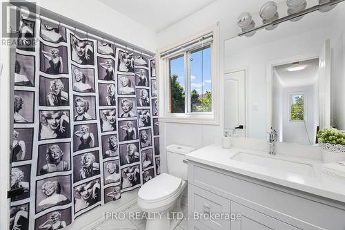 27 Peter Street, Barrie, ON - Indoor Photo Showing Bathroom