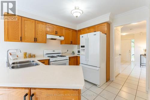 220 Fellowes Crescent, Hamilton, ON - Indoor Photo Showing Kitchen With Double Sink