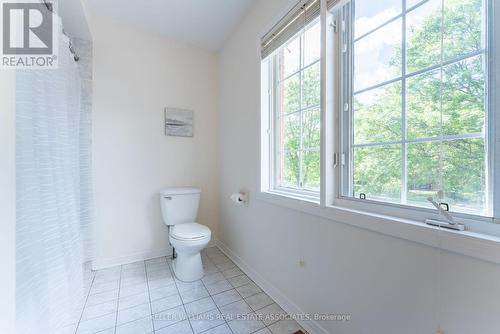 220 Fellowes Crescent, Hamilton, ON - Indoor Photo Showing Bathroom