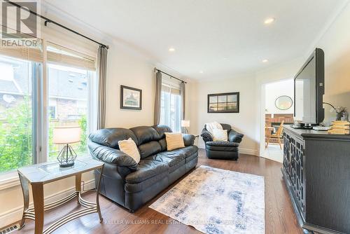 220 Fellowes Crescent, Hamilton, ON - Indoor Photo Showing Living Room