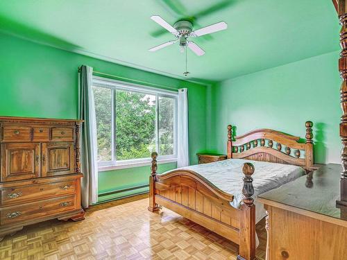 Ã proximitÃ© - 48 Rue René, Châteauguay, QC - Indoor Photo Showing Bedroom