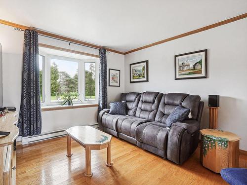 Salon - 4 68E Avenue O., Blainville, QC - Indoor Photo Showing Living Room