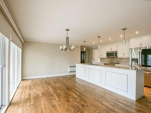 Vue d'ensemble - 3325 Rue Des Luminaires, Sainte-Adèle, QC - Indoor Photo Showing Kitchen With Upgraded Kitchen