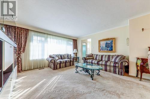 40 Aspendale Drive, Toronto, ON - Indoor Photo Showing Living Room