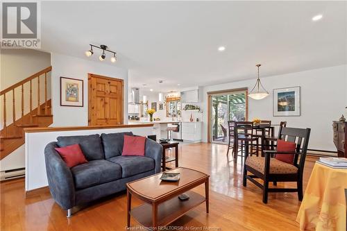 579 Lafleur, Dieppe, NB - Indoor Photo Showing Living Room