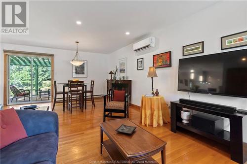 579 Lafleur, Dieppe, NB - Indoor Photo Showing Living Room