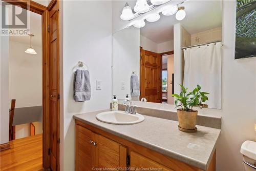 579 Lafleur, Dieppe, NB - Indoor Photo Showing Bathroom
