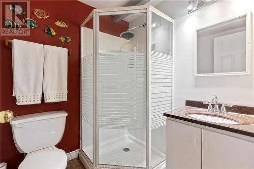 579 Lafleur, Dieppe, NB - Indoor Photo Showing Bathroom