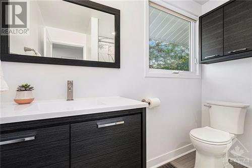 89 Woodfield Drive, Ottawa, ON - Indoor Photo Showing Bathroom