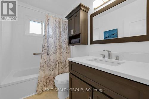 2 Munro Avenue, Belleville, ON - Indoor Photo Showing Bathroom