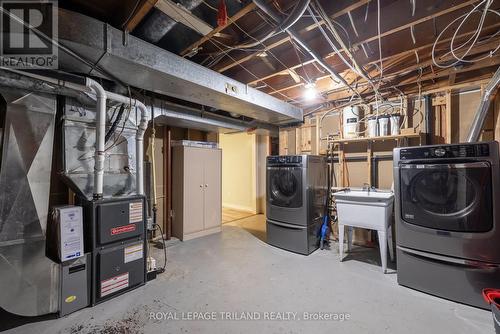 376 Ridgewood Crescent, London, ON - Indoor Photo Showing Laundry Room
