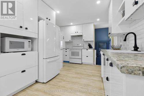 1294 Preston Street E, London, ON - Indoor Photo Showing Kitchen