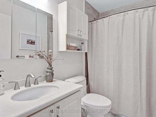 16 Cartwheel Millway, Toronto, ON - Indoor Photo Showing Bathroom