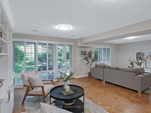 16 Cartwheel Millway, Toronto, ON - Indoor Photo Showing Living Room