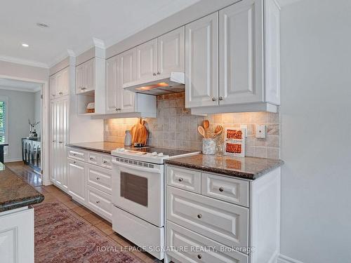 16 Cartwheel Millway, Toronto, ON - Indoor Photo Showing Kitchen