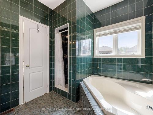 17 Wildflower Dr, Richmond Hill, ON - Indoor Photo Showing Bathroom