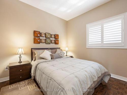 17 Wildflower Dr, Richmond Hill, ON - Indoor Photo Showing Bedroom