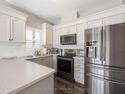 17 Wildflower Dr, Richmond Hill, ON - Indoor Photo Showing Kitchen With Stainless Steel Kitchen