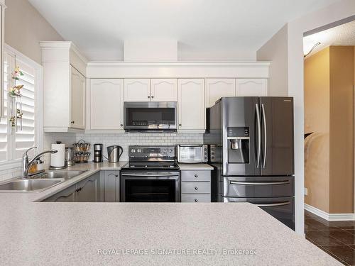 17 Wildflower Dr, Richmond Hill, ON - Indoor Photo Showing Kitchen With Stainless Steel Kitchen With Double Sink