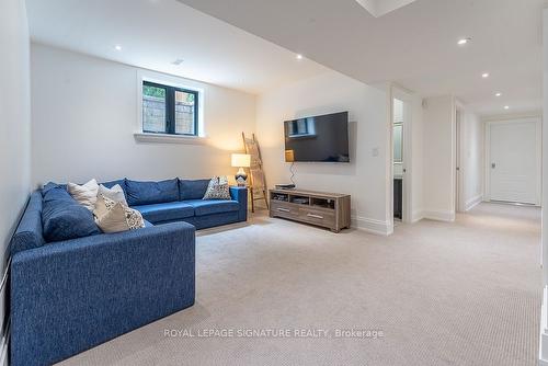 158 Angelene St, Mississauga, ON - Indoor Photo Showing Living Room