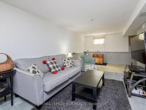 52 Cannon Crt, Orangeville, ON - Indoor Photo Showing Living Room