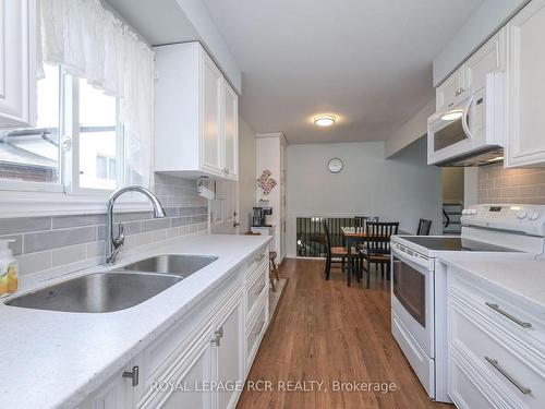 52 Cannon Crt, Orangeville, ON - Indoor Photo Showing Kitchen With Double Sink