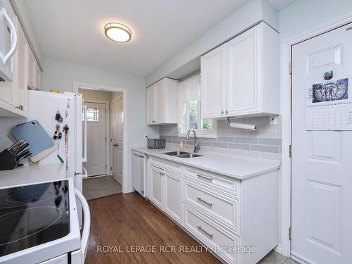 52 Cannon Crt, Orangeville, ON - Indoor Photo Showing Kitchen With Double Sink