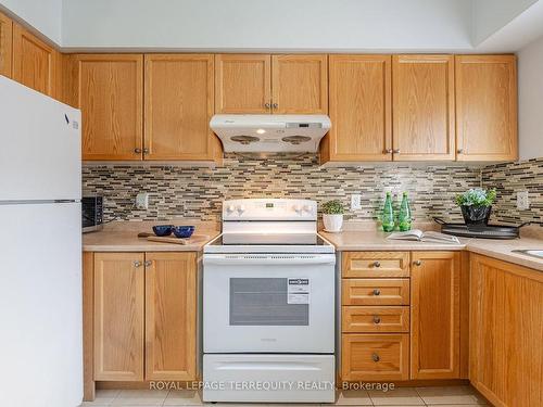 73 Parrotta Dr, Toronto, ON - Indoor Photo Showing Kitchen