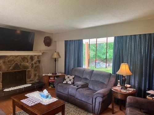 604 2Nd Avenue, Kimberley, BC - Indoor Photo Showing Living Room With Fireplace