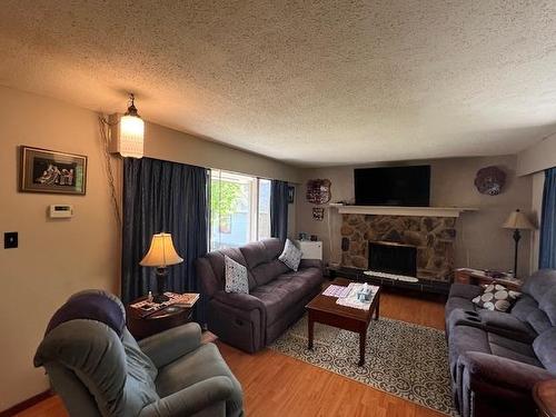 604 2Nd Avenue, Kimberley, BC - Indoor Photo Showing Living Room With Fireplace