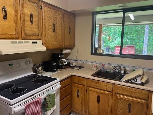 604 2Nd Avenue, Kimberley, BC - Indoor Photo Showing Kitchen