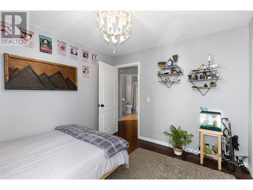 145 Magic Drive, Kelowna, BC - Indoor Photo Showing Bedroom