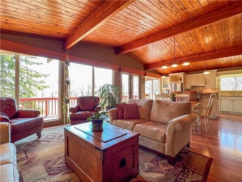 106083 Hwy 1W Road, Brandon, MB - Indoor Photo Showing Living Room