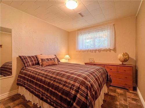 106083 Hwy 1W Road, Brandon, MB - Indoor Photo Showing Bedroom