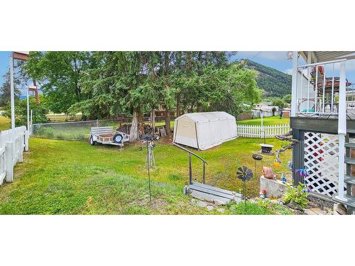 404 Fifth Avenue, Midway, BC - Outdoor