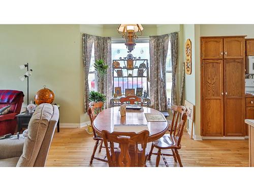 404 Fifth Avenue, Midway, BC - Indoor Photo Showing Dining Room