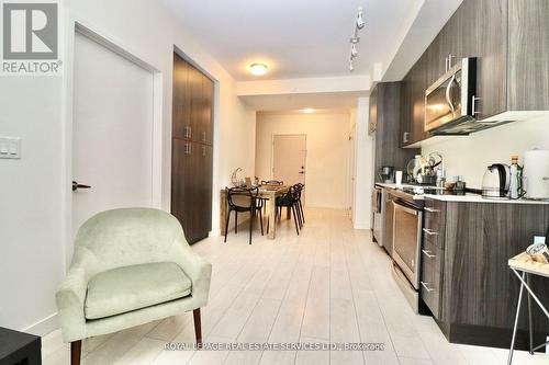 212 - 168 Sabina Drive, Oakville, ON - Indoor Photo Showing Kitchen