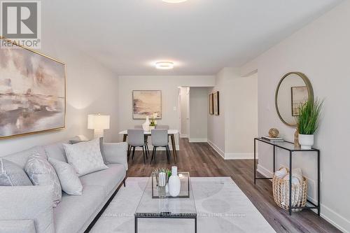 841 Sweetwater Crescent, Mississauga, ON - Indoor Photo Showing Living Room