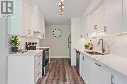 841 Sweetwater Crescent, Mississauga, ON - Indoor Photo Showing Kitchen With Double Sink With Upgraded Kitchen