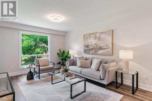 841 Sweetwater Crescent, Mississauga, ON - Indoor Photo Showing Living Room