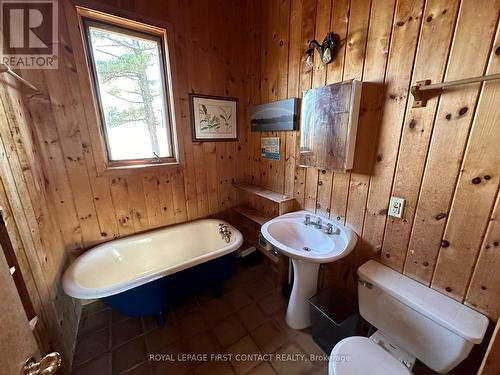 1 C393 Island, The Archipelago, ON - Indoor Photo Showing Bathroom