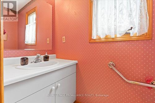 36 Dungannon Drive, Belleville, ON - Indoor Photo Showing Bathroom