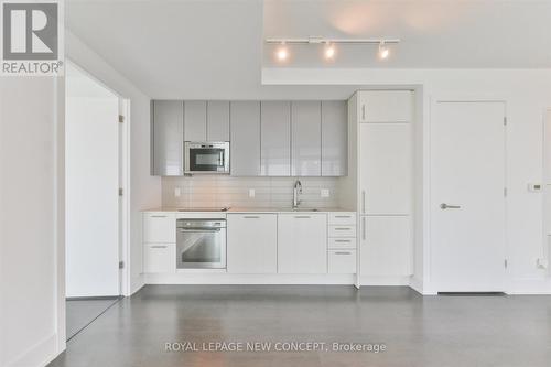 904 - 403 Church Street, Toronto, ON - Indoor Photo Showing Kitchen