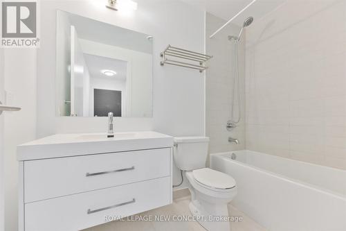 904 - 403 Church Street, Toronto, ON - Indoor Photo Showing Bathroom