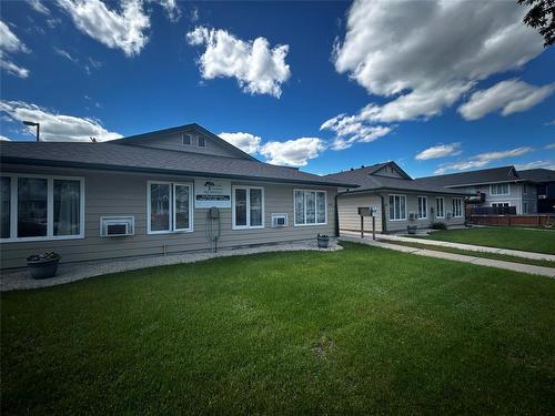 434 8Th Street, Brandon, MB - Outdoor