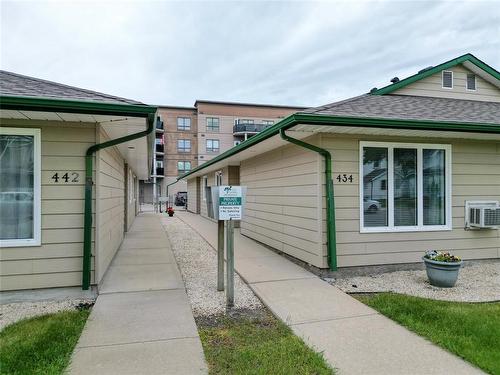 434 8Th Street, Brandon, MB - Outdoor