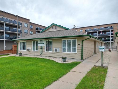 434 8Th Street, Brandon, MB - Outdoor