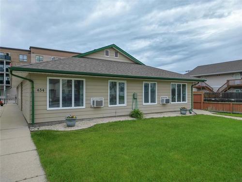 434 8Th Street, Brandon, MB - Outdoor