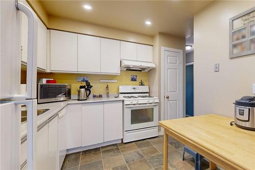 391 Stone Church Road E|Unit #18, Hamilton, ON - Indoor Photo Showing Kitchen