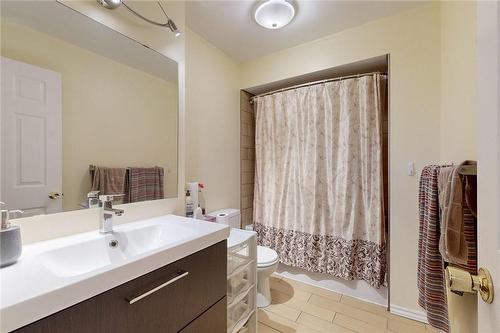 391 Stone Church Road E|Unit #18, Hamilton, ON - Indoor Photo Showing Bathroom